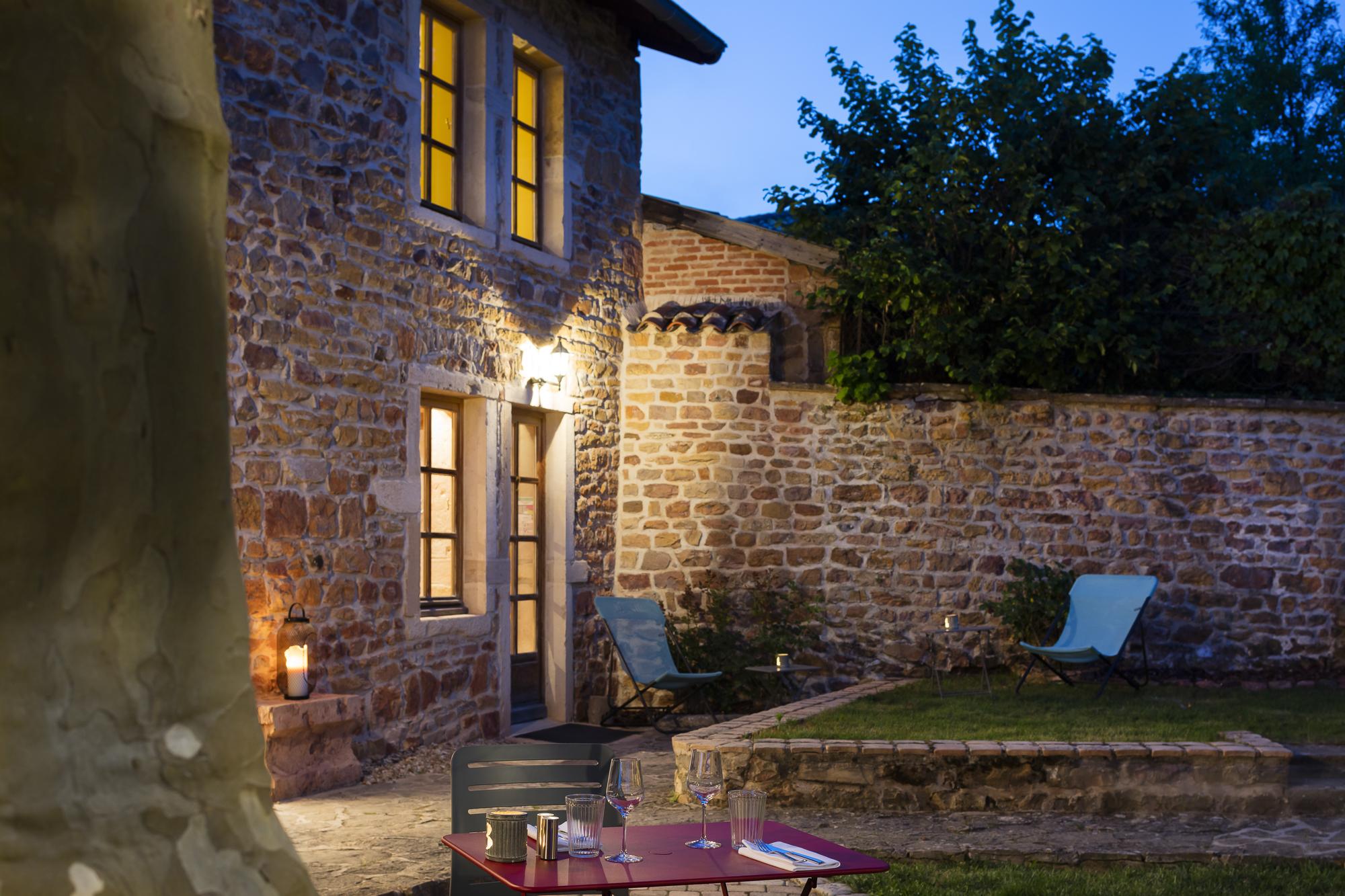 Contact Hotels Le Savigny & Spa Blacé Екстериор снимка