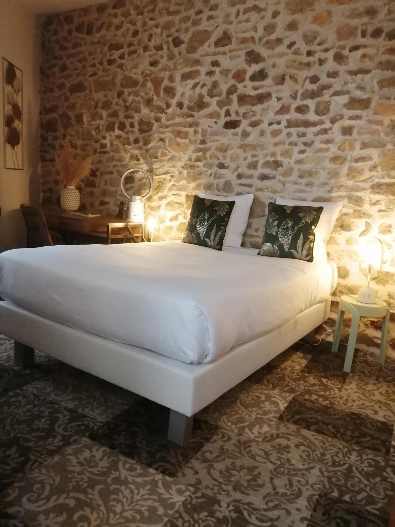 Contact Hotels Le Savigny & Spa Blacé Екстериор снимка