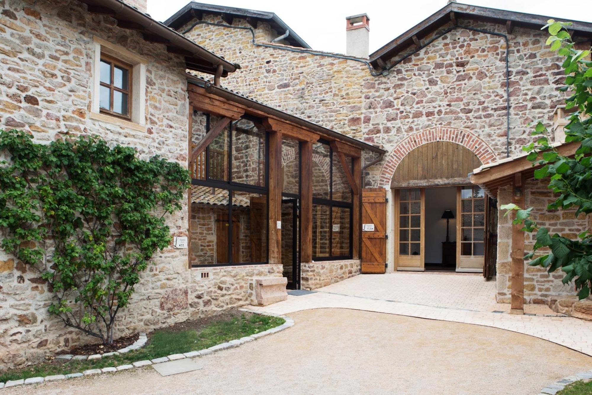 Contact Hotels Le Savigny & Spa Blacé Екстериор снимка