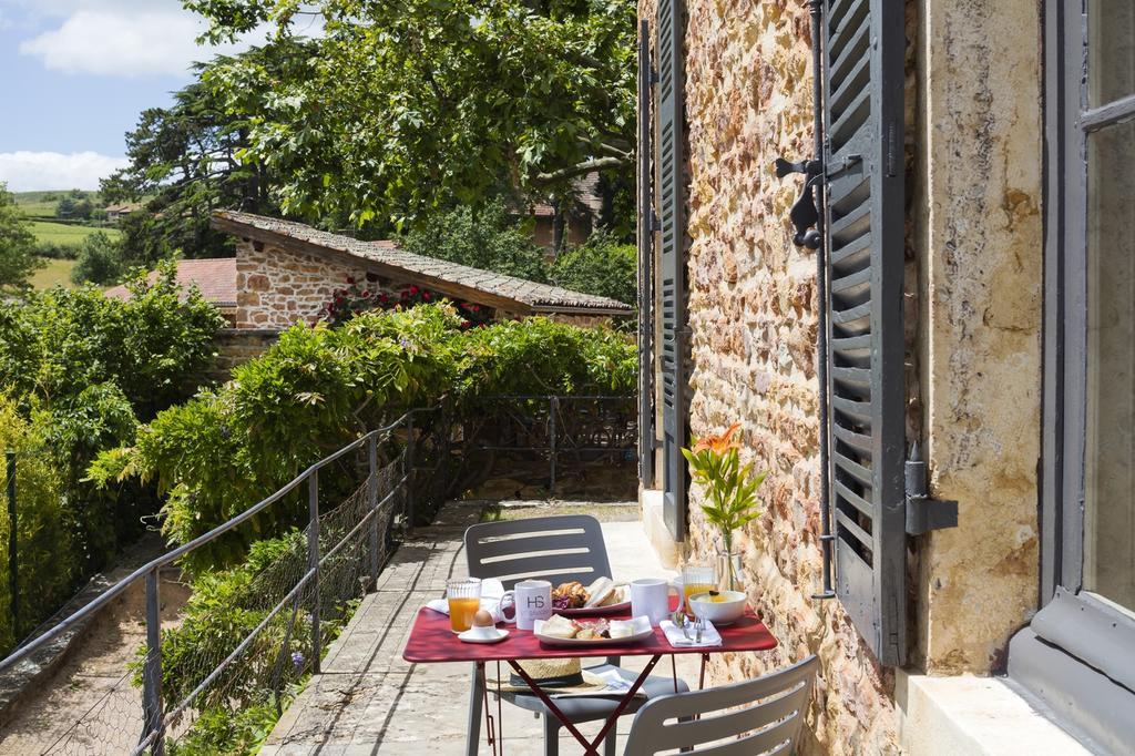 Contact Hotels Le Savigny & Spa Blacé Екстериор снимка