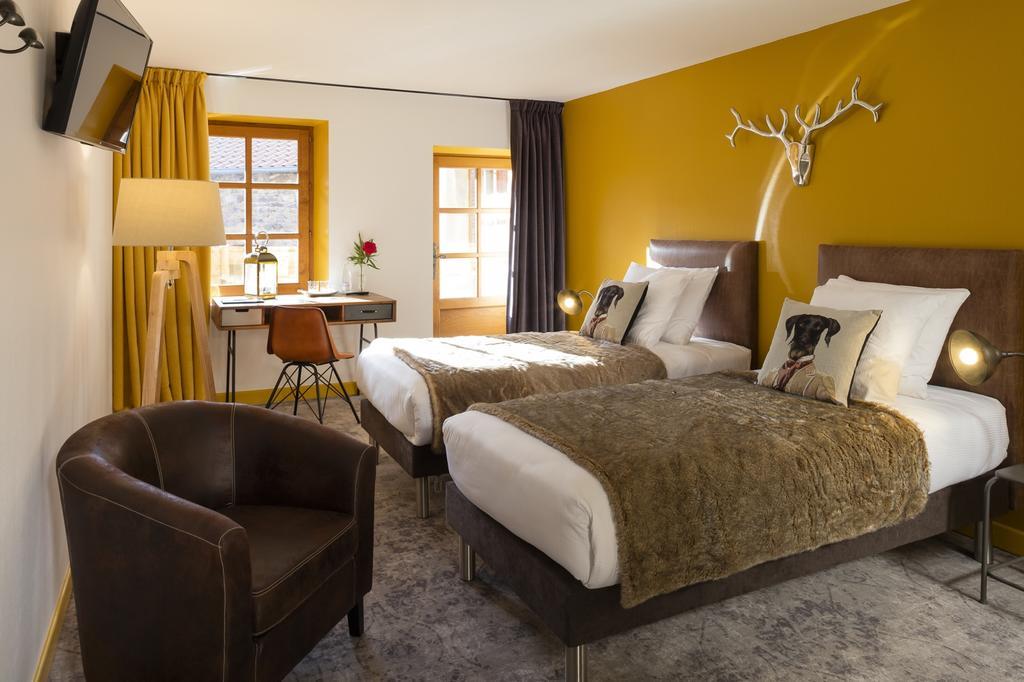 Contact Hotels Le Savigny & Spa Blacé Екстериор снимка