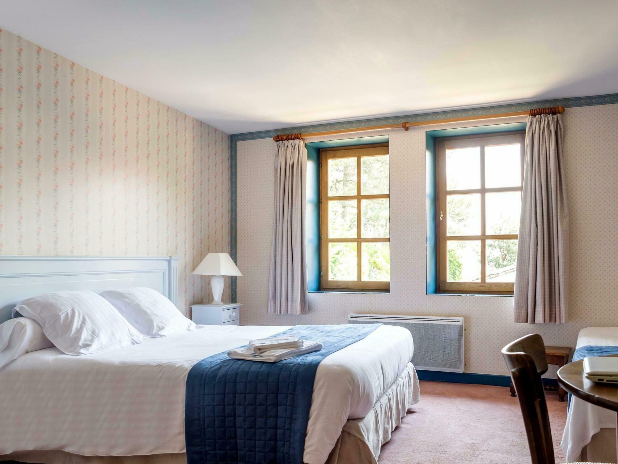 Contact Hotels Le Savigny & Spa Blacé Екстериор снимка